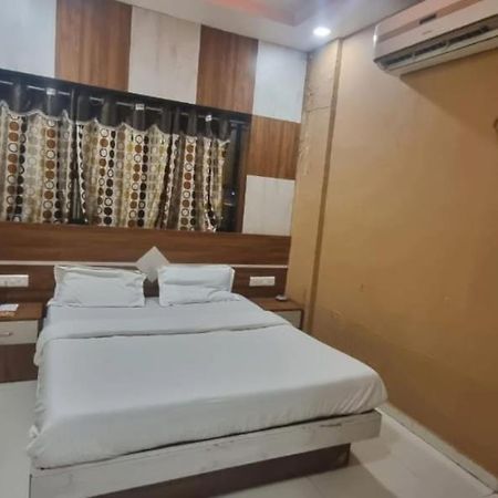 Hotel Jay Bhawani Ахмедабад Экстерьер фото
