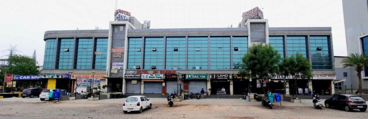 Hotel Jay Bhawani Ахмедабад Экстерьер фото