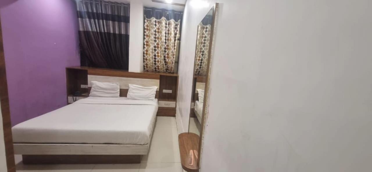 Hotel Jay Bhawani Ахмедабад Экстерьер фото