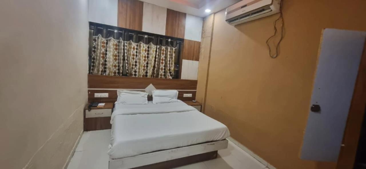 Hotel Jay Bhawani Ахмедабад Экстерьер фото