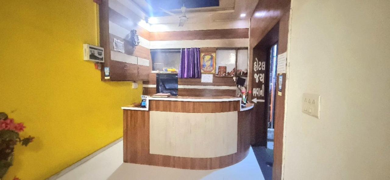 Hotel Jay Bhawani Ахмедабад Экстерьер фото
